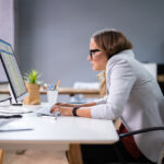 Ergonomia w Biurze – Sprawdź, Czy Pracujesz w Zdrowych Warunkach!