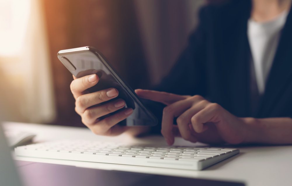 Kto i jak może wziąć telefon na firmę w ramach kosztów JDG? Co wolno, a czego unikać w rozliczeniach