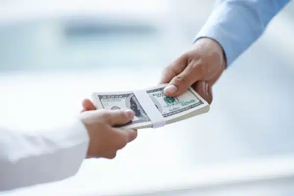 Minimalny kapitał zakładowy – ile wynosi w różnych spółkach?